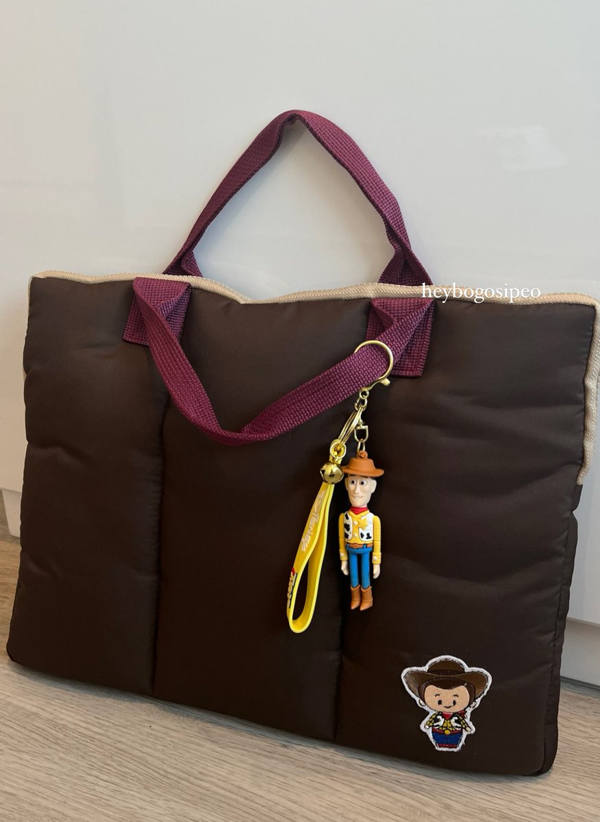 heybogosipeo's tweet photo. Best buy tas laptop di 2023 🫶🏻

Waterproof, kualitasnya bagus, empuk, under 100K😭 terus kalo suka toy story U BAKAL SUKA INII ada bordirannya bagus! https://t.co/6tXpXoNaHM