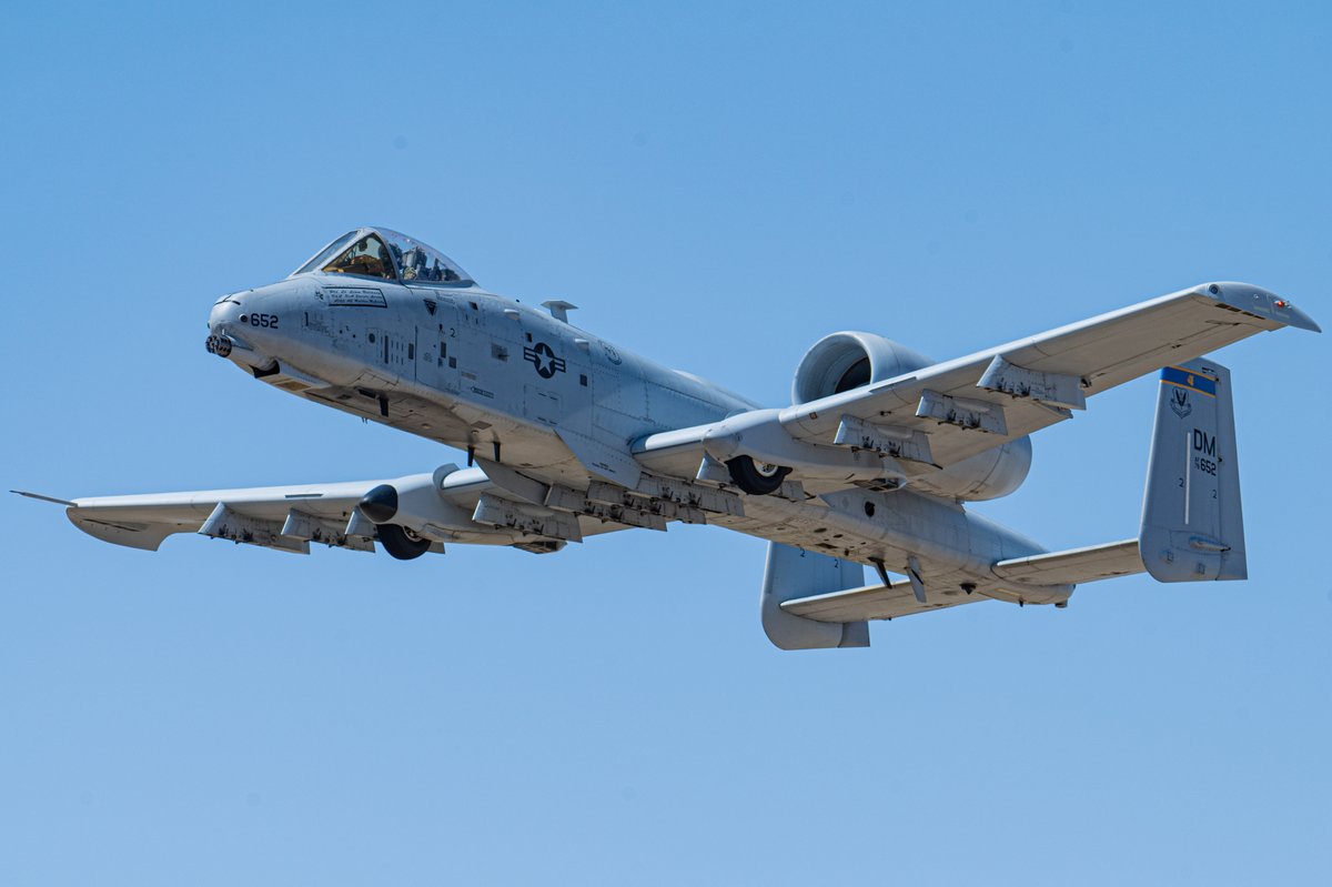 EISNspotter's tweet photo. ๐บ๐ธ US Air Force KC-10A #AE022F 86-0038
#CLEAN11 & #TABOR61 flt of six A-10s out of Martin State en route to ๐ต๐น Lajes on Coronet East 008. #TABOR62 returned to Martin State shortly after takeoff and was replaced by one of two air spares #TABOR67. https://t.co/lKvTEATfbK