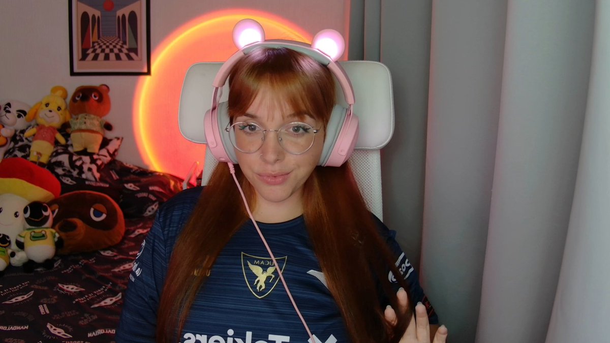 victoriarodrgzz's tweet photo. El otro día me veía guapita pero estoy segura que fue por mi camiseta de la @UCAM_esports 😳

pa verte tu mas guapito también que sepas que con mi código: VICTORIA tienes rebajita 😏 https://t.co/YC93qO8R2i