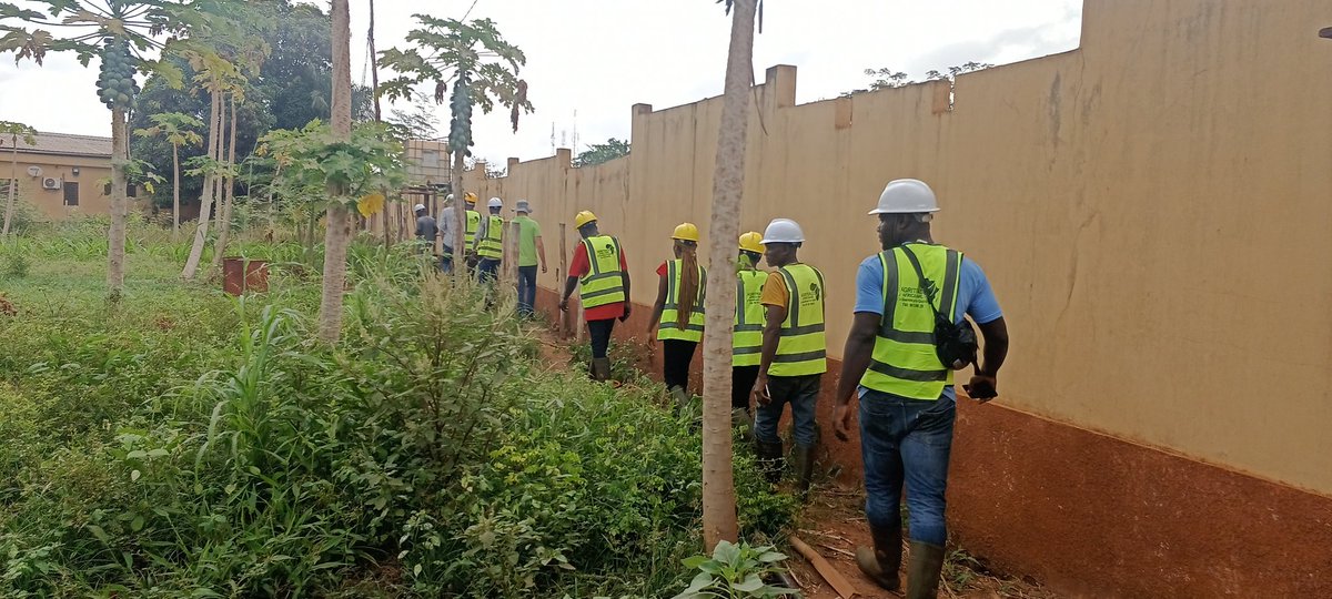 elhadjham's tweet photo. Pour aider les #paysans du TOGO à atténuer les effets de la hausse des prix alimentaires due à la guerre en Afrique, le changement climatique et la pandémie de COVID-19, le @gouvtg du #TOGO à travers le #MAEDR , donne son feu à plusieurs projets orientés vers les #jeunes . https://t.co/6JyxZItMqc