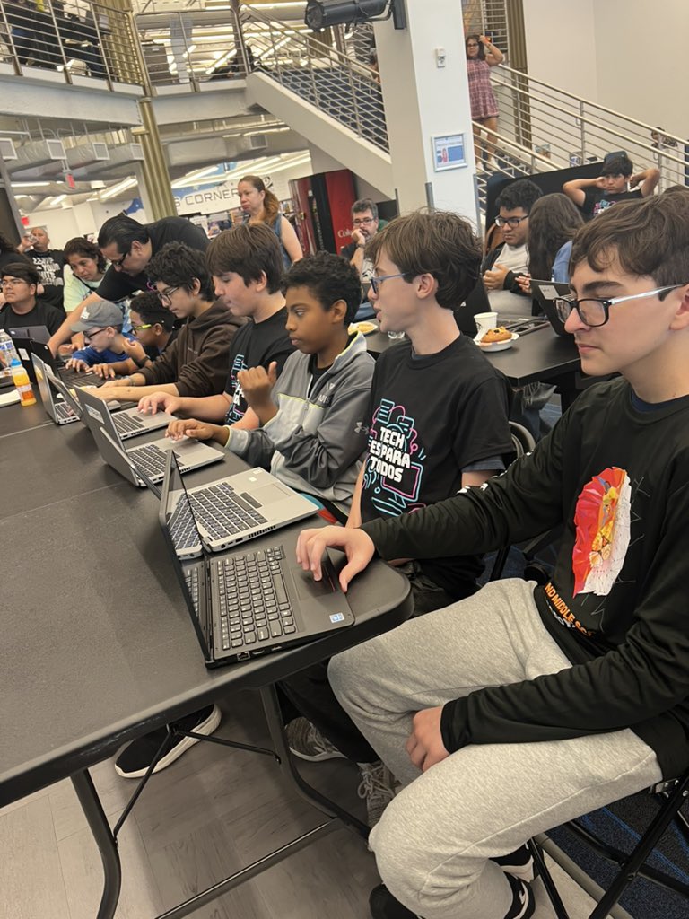 RedlandRoyals's tweet image. Our Robotics students participated in a scratch coding activity at Homestead Cybrarium #MDCPS #YourBestChoiceMDCPS #MiamiSchools @MDCPSSouth @MDCPS @miamimagnets