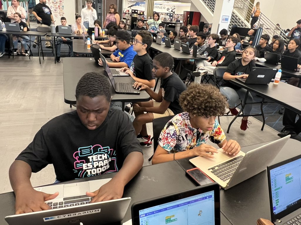 RedlandRoyals's tweet image. Our Robotics students participated in a scratch coding activity at Homestead Cybrarium #MDCPS #YourBestChoiceMDCPS #MiamiSchools @MDCPSSouth @MDCPS @miamimagnets