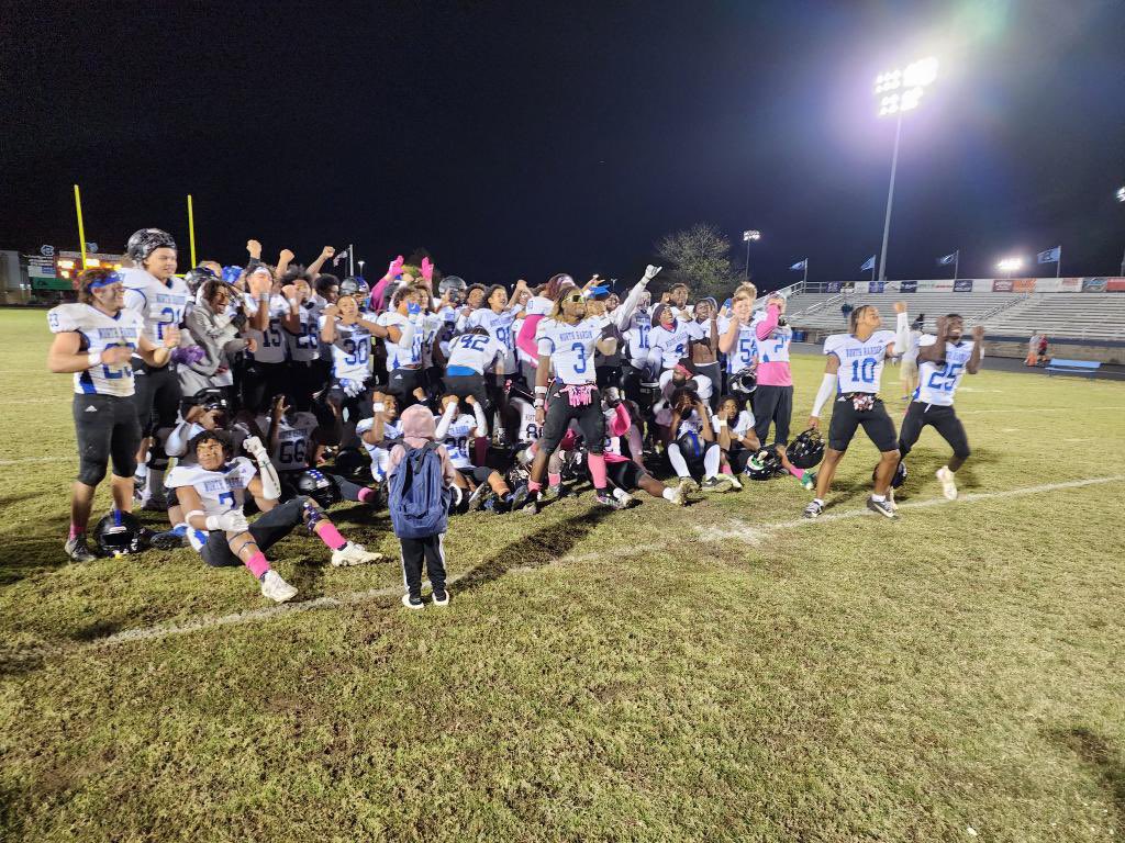 Walk in yo trap, take over yo trap! <a href="/FBCoachThompson/">Brent Thompson</a> #DistrictChamps