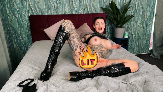 Spritz in mein Gesicht - Dirtytalk  https://t.co/lqnA0GOzFq  Ich hatte gerade meine erste Mittags-Motto-Show