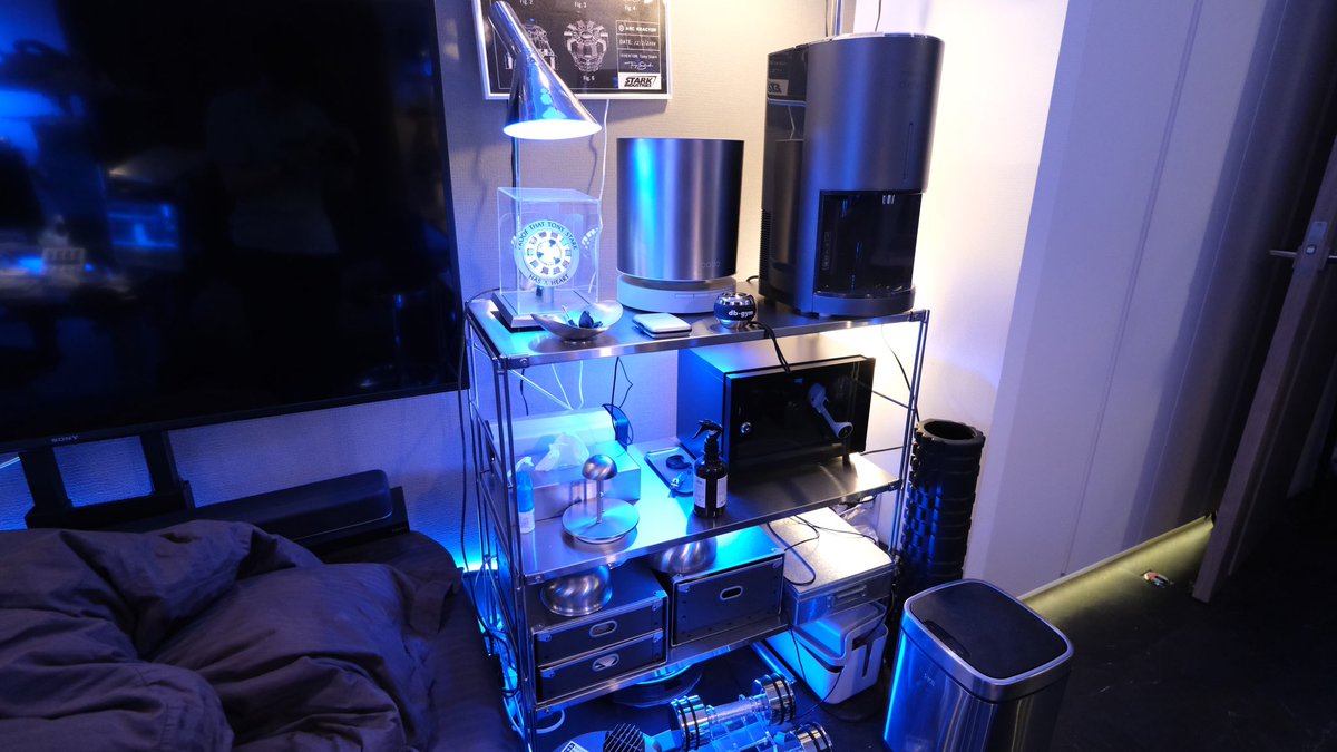 shingo_lab's tweet photo. 部屋が大変なことになってきた笑

#roomtour #ルームツアー #desktour #デスクツアー #デスク周り #ゲーミングPC #desksetup https://t.co/NQeRfFuxQU