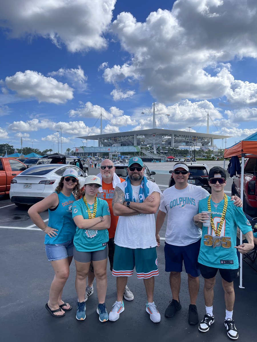 walkindead78's tweet photo. @MiamiDolphins #miamidolphinsforthewin 🐬🏈 https://t.co/llCDlqJqOy