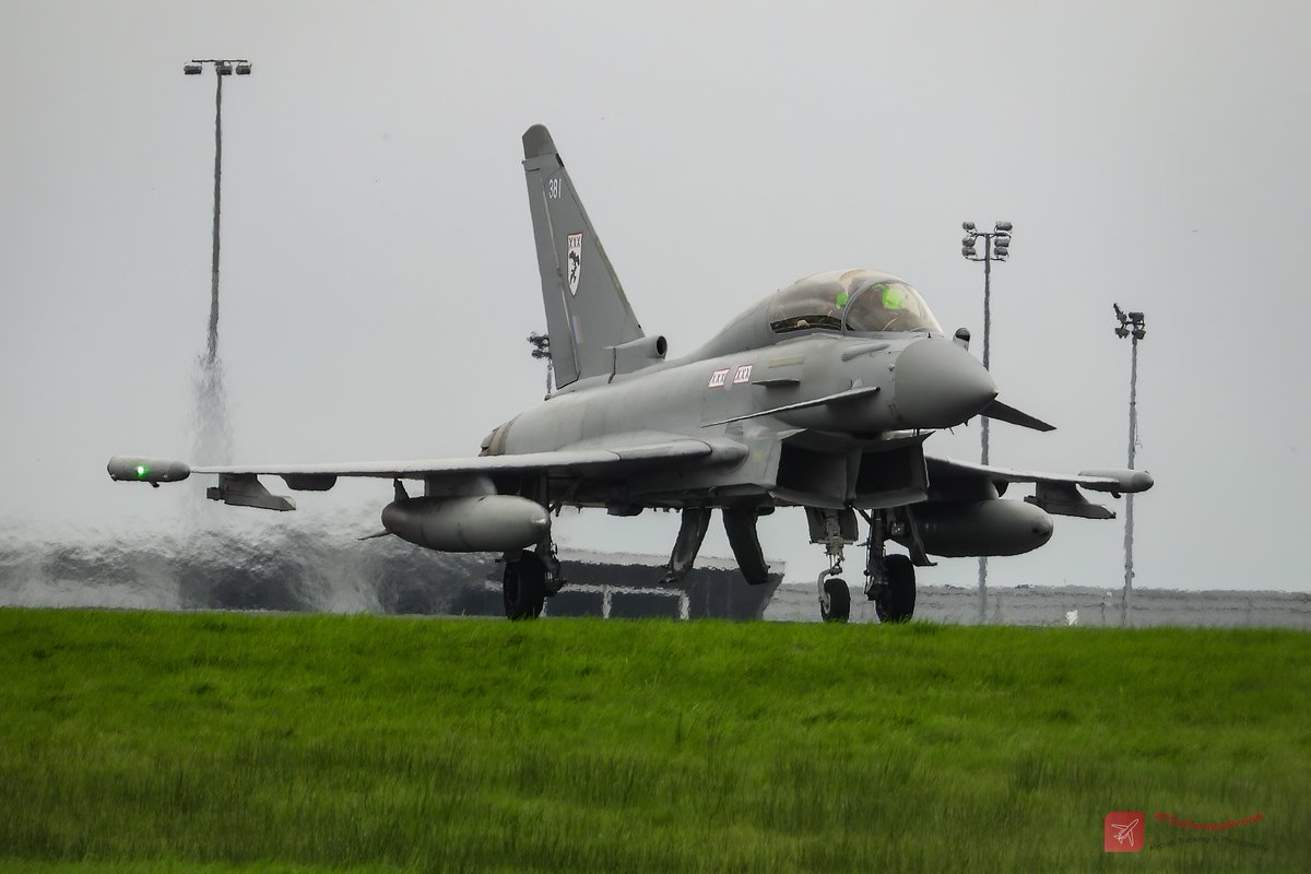 TheSnoopySnoop's tweet photo. Plenty jelly at Belfast today with #CHAOS011 RAF Typhoon four ship departing. Wish I brought marshmallows

#avgeek #planespotting #RAF #nikonphotography #aviationphotography https://t.co/YW0iullwhN