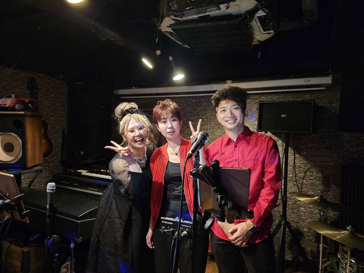 hrkshmmri's tweet photo. 『世田谷』ライブ in 三宿BACKSTAY!!
あいがとございましたーーー🫶🫶🫶

思い返してみると、人前でライブするのが約2年ぶり…？とびっくり🤮
やっぱりコーラス楽しいだいすき。ハモれるバンド最高。

お客さまも含めみんなでヤングマン大合唱して最高に楽しかったです！！また4年後！！！！！！！！ https://t.co/cxwnczVGIY