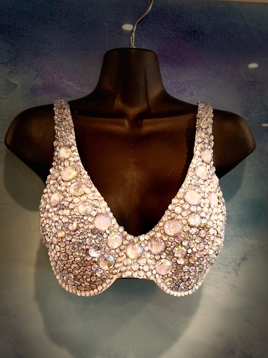 HospiceGI's tweet photo. 🚨 Support Hospice of the Golden Isles in the ARTrageous Bras Fundraiser! 

Vote for entry #17. Help us make a difference! Vote at Southeast Georgia Health System (Brunswick &amp; Camden) for just $1. Voting open until Oct 31, 11:59 pm. Vote online: https://t.co/gsUis7TkRE. https://t.co/e3DoWsh0sH