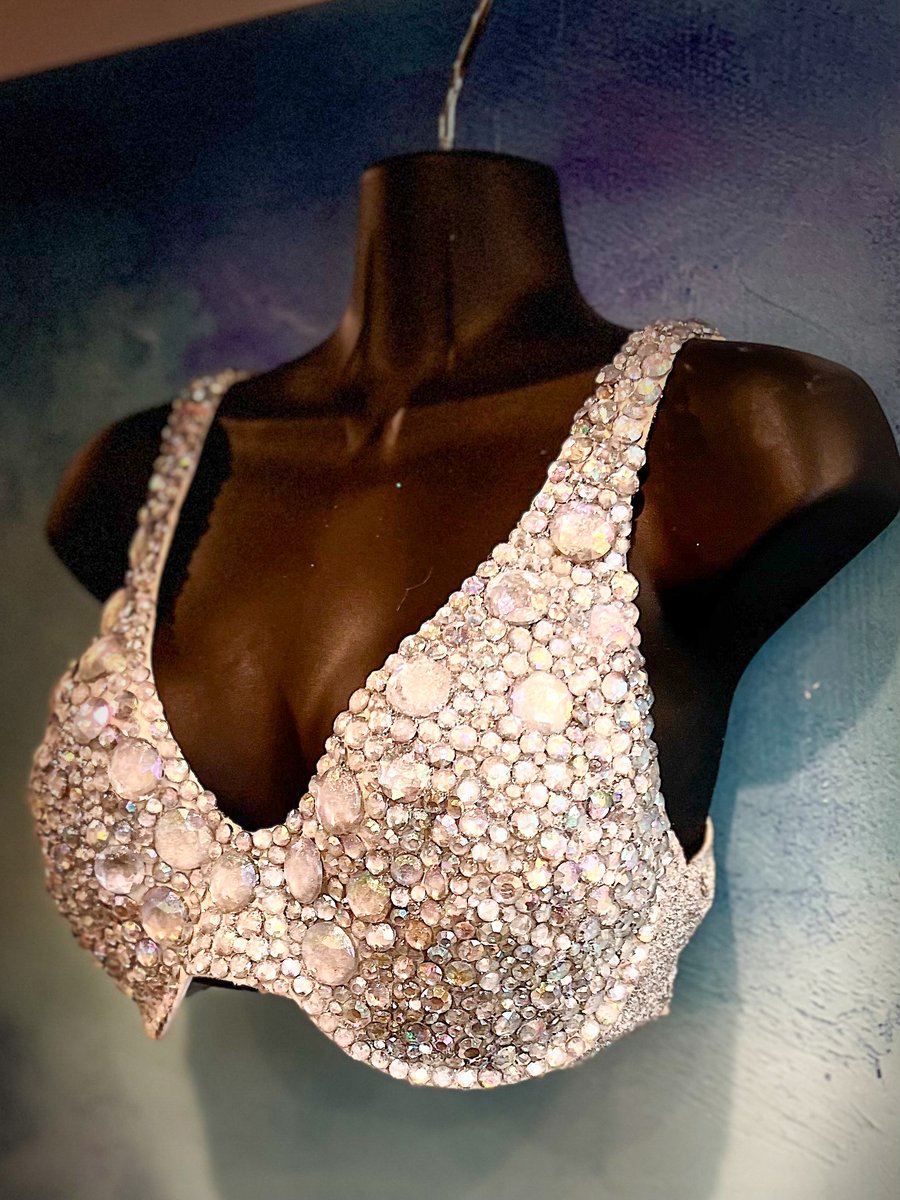 🚨 Support Hospice of the Golden Isles in the ARTrageous Bras Fundraiser! 

Vote for entry #17. Help us make a difference! Vote at Southeast Georgia Health System (Brunswick &amp; Camden) for just $1. Voting open until Oct 31, 11:59 pm. Vote online: wearethefoundation.org/2023-artrageou….