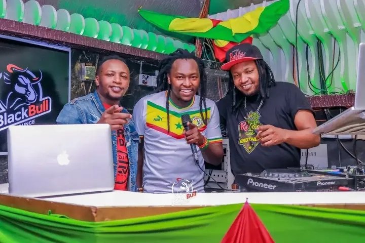 DjBlingOfficial's tweet photo. #BlackBullLounge DAJOSKI
every Tuesday With #TheReggaeBrothers
#DjBling #DjRev and #ShattaBway
Wideyah Toklezea itubambe JAH BLESS https://t.co/jJE48eXJ2U