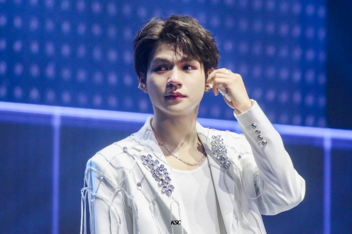 230909 HORI7ON CONCERT

콘서트 100주년까지 함께하자❣️

#HORI7ON #호라이즌 #KIM #킴 #HORI7ON_KIM