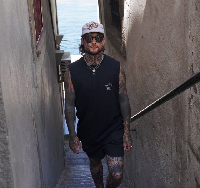 omw to eat more ass https://t.co/f77wKbezjm https://t.co/Sfprt31c6g