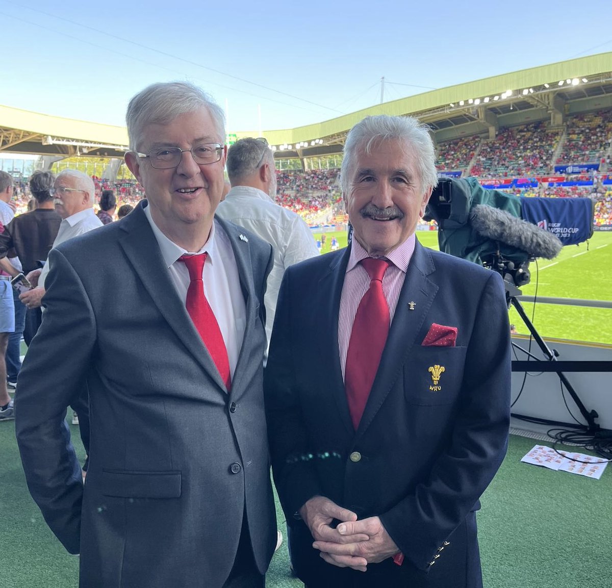 Trugarez deoc'h evit ho tegemer, tud an Naoned. Merci de votre accueil chaleureux.

Ry ni’n wlad fach gyda chysylltiadau cryf ledled y byd. Braint yw cynrychioli Cymru.

It’s always an honour to represent Cymru; our small country with strong connections across the world 🏴󠁧󠁢󠁷󠁬󠁳󠁿