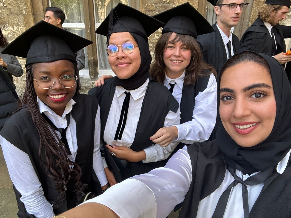 MATIVOTRISH's tweet photo. Officially, admitted to @OrielOxford !! Cannot wait for the University matriculation this Saturday ❤️
#TrishinOxford https://t.co/46eQvZELu2