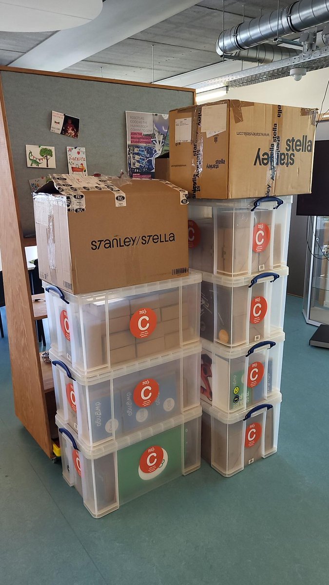 WeGoSTEM (@wegostem) on Twitter photo Dozen vol #WeGoSTEM robots, klaar om naar de eerste scholen te vertrekken! Morgen zijn de eerste scholen aan de beurt. <a href="/dwengo/">Dwengo vzw</a> #STEM ✍️🤖 Dozen vol #WeGoSTEM robots, klaar om naar de eerste scholen te vertrekken! Morgen zijn de eerste scholen aan de beurt. <a href="/dwengo/">Dwengo vzw</a> #STEM ✍️🤖