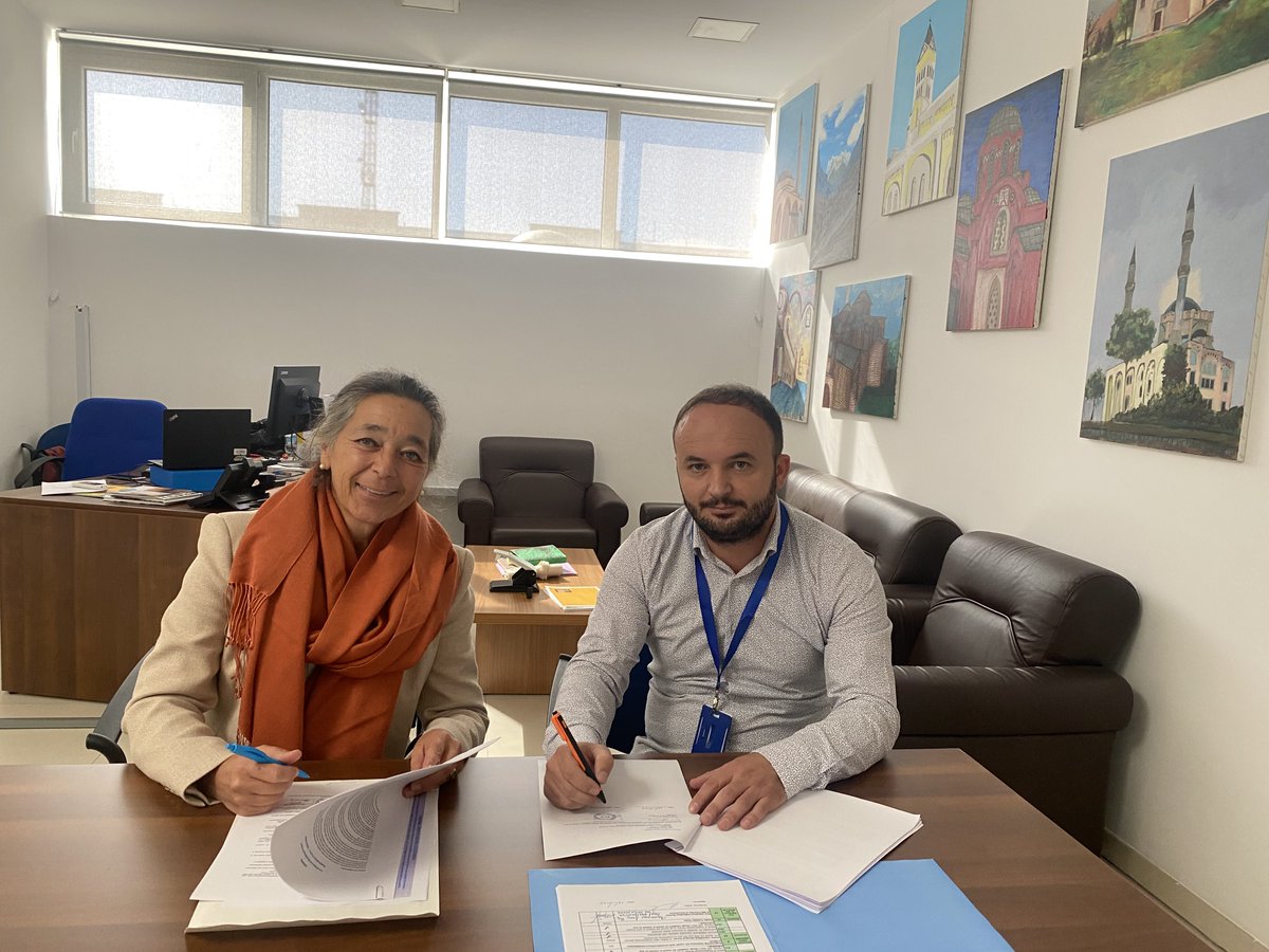 We are happy to announce that we signed the project "Young people and women of the Roma, Ashkali and Egyptian communities advocate for change and empowerment", supported by UNMIK.
