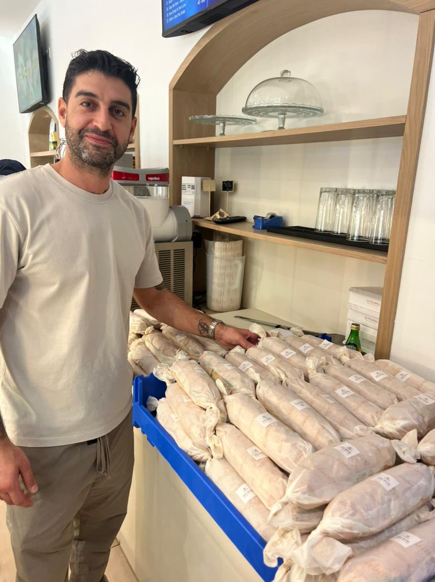 Big thanks to Le Fournil  and Mosaica for supplying food for Israelis on their way back home 🙏🏼❤️🇮🇱🇦🇪

תודה גדולה למסעדות הכשרות בדובאי מוזאיקה ולה-פורניל שסיפקו כריכים וארוחות לישראלים העושים את דרכם מהאמירויות חזרה לישראל.