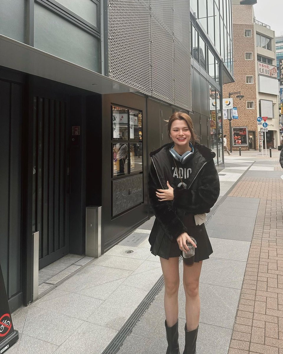 intosrchalisa's tweet image. is this the “freen was taking thousand of pictures of becky?” 👀

#beckysangels