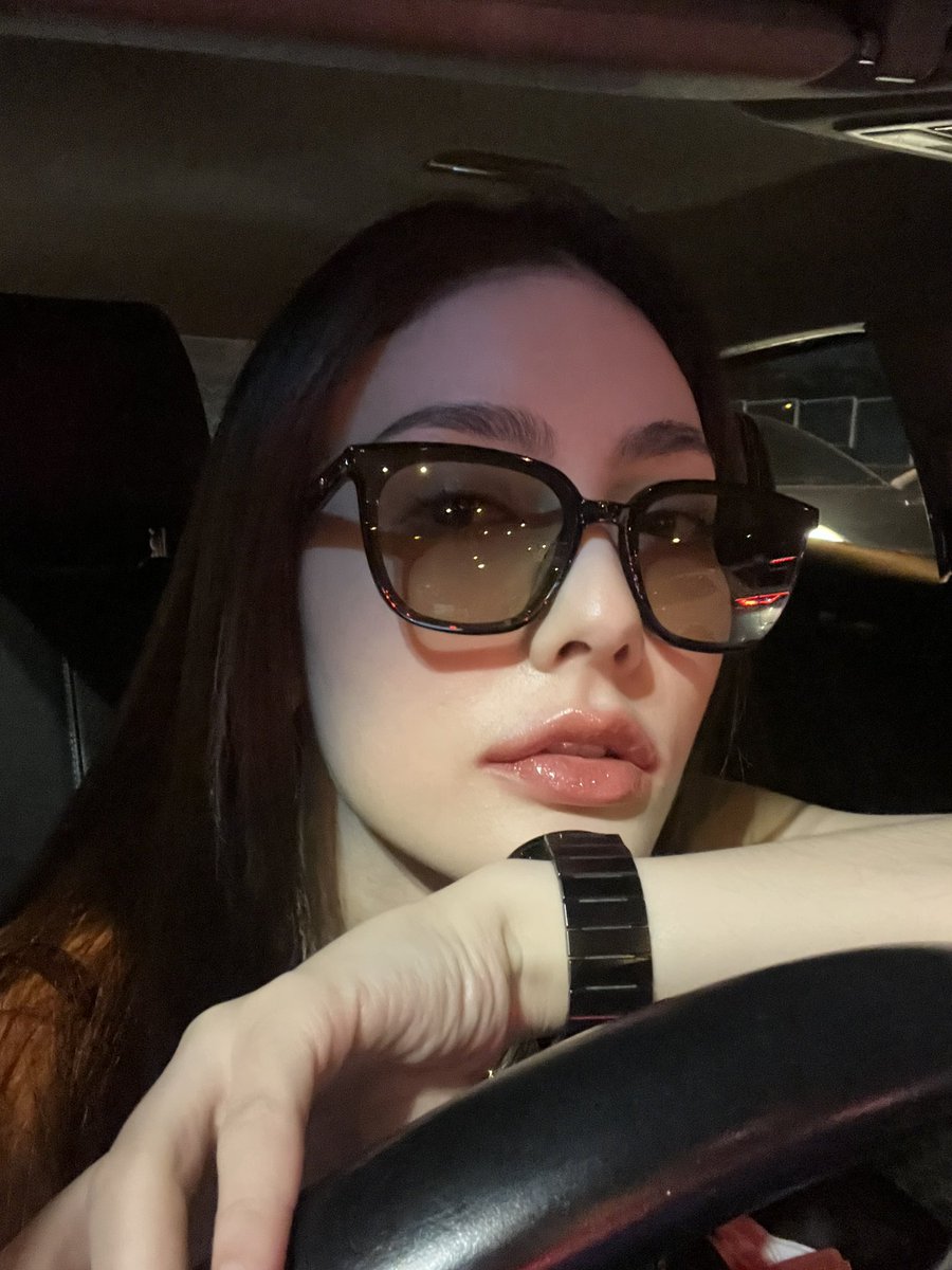 meenaxrina's tweet photo. ติดขนาดนี้ แล้วพี่จะไปไหนรอด https://t.co/PHu84ab5RQ