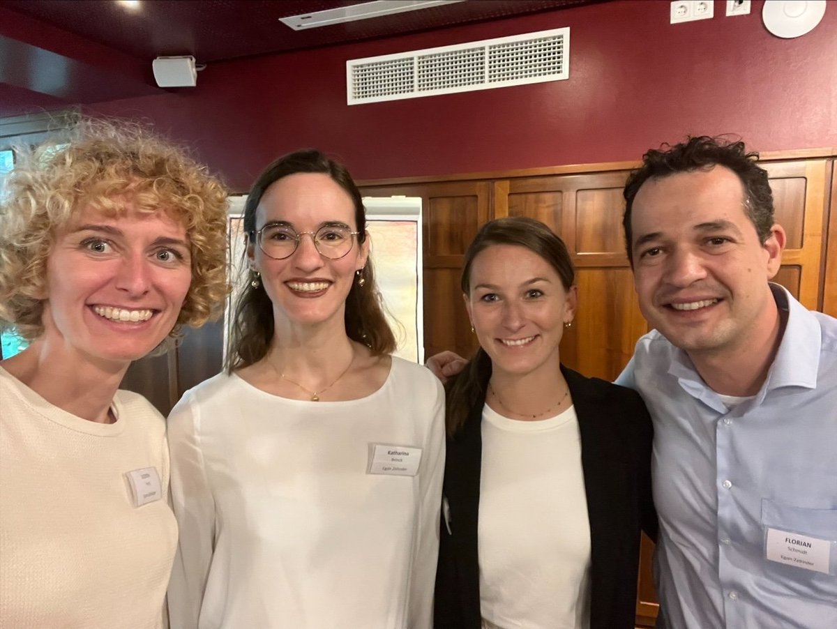 Auf dem Young Leaders #Event in Wien haben sich Judith Pertl, Katharina Brinck, Kim Mertens und Florian Schmidt unter dem Motto „Potenziale nutzen“ mit den Teilnehmer:innen über individuelle Erfahrungen ausgetauscht und interessante Gespräche geführt.

#Networking