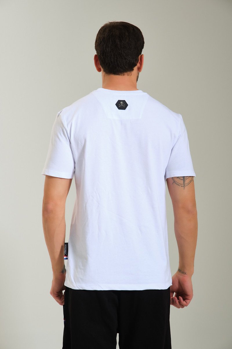 Bonesmen's tweet photo. BONESMEN Presents the Fusion of Simplicity with Nobility. Bonesmen Skull. @bonesmen 🏴‍☠️

#bonesmen #formen #menfashion #tshirt https://t.co/jwAMRlVuDH