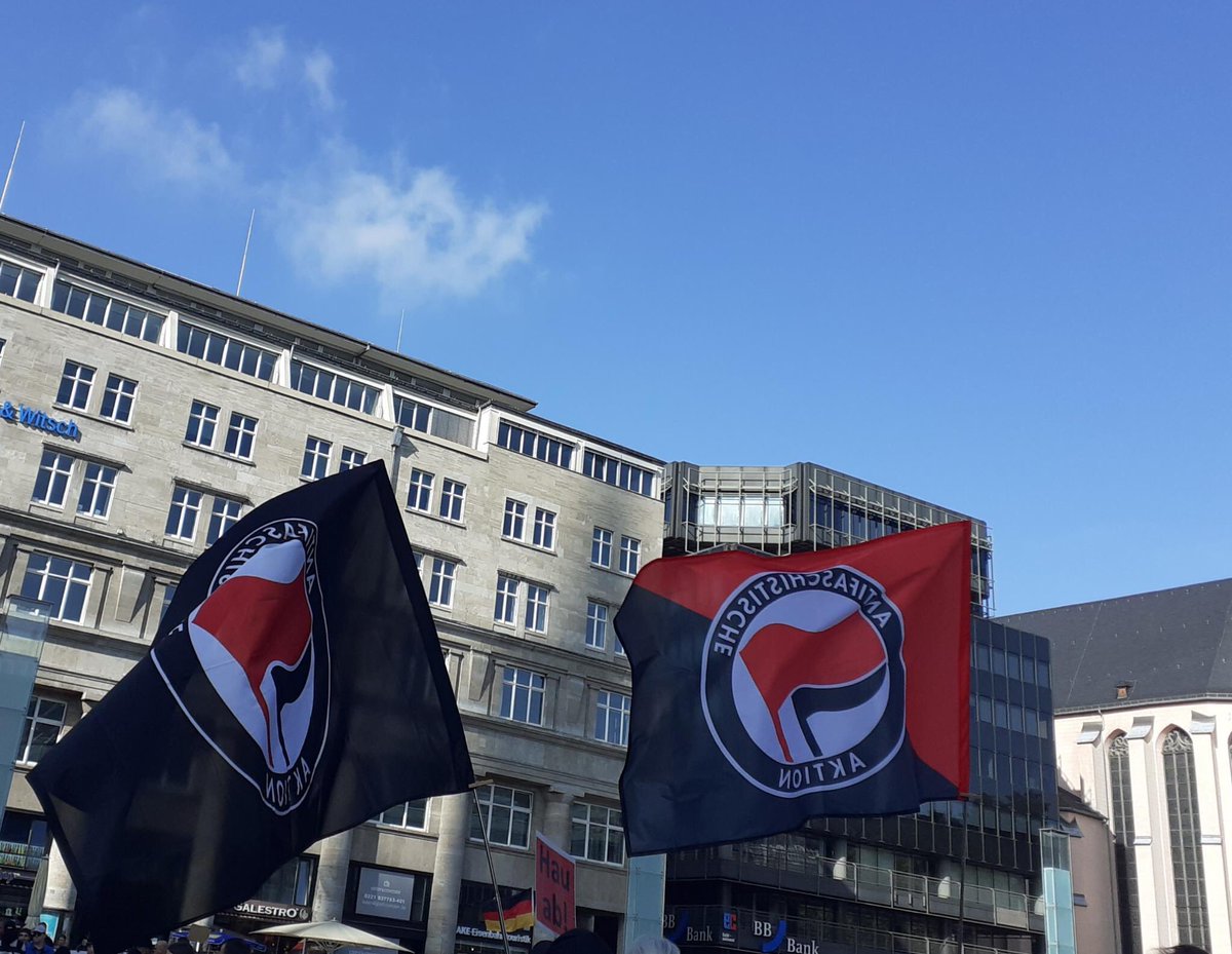 LoveGuerillero's tweet photo. 🖤❤️ #Arschlochmontag #k0910 Montag kein Schontag für Schwurbel,Rechtsextreme u jeder Form von braunem Gesindel.
Heumarkt, Köln , 18 Uhr gegenüber der ReiterStatue
Gemeinsam #LautGegenNazis und #Friedensschwurbel 💙🤎
#NachDenRechtenSehen
@KolnOmas @KoelnAnonymous @CityofHopeKoeln
