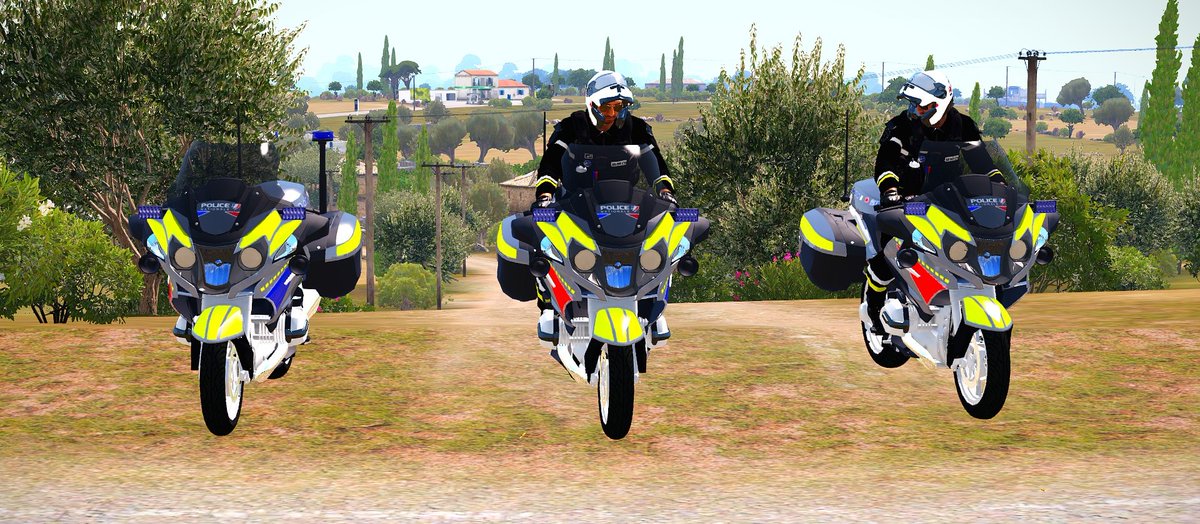 PN_A4L's tweet photo. Intervention de l'ERI et des sécurités publiques suite à un refus d'obtempérer. 
Contrôle de la BAC en compagnie d'une patrouille sur un véhicule en dehors des routes.
Perquisition de la PJ suite à la découverte d'imprimante de billets.
Patrouille BMO lors de la soirée ERI. https://t.co/8FSBc4liK9