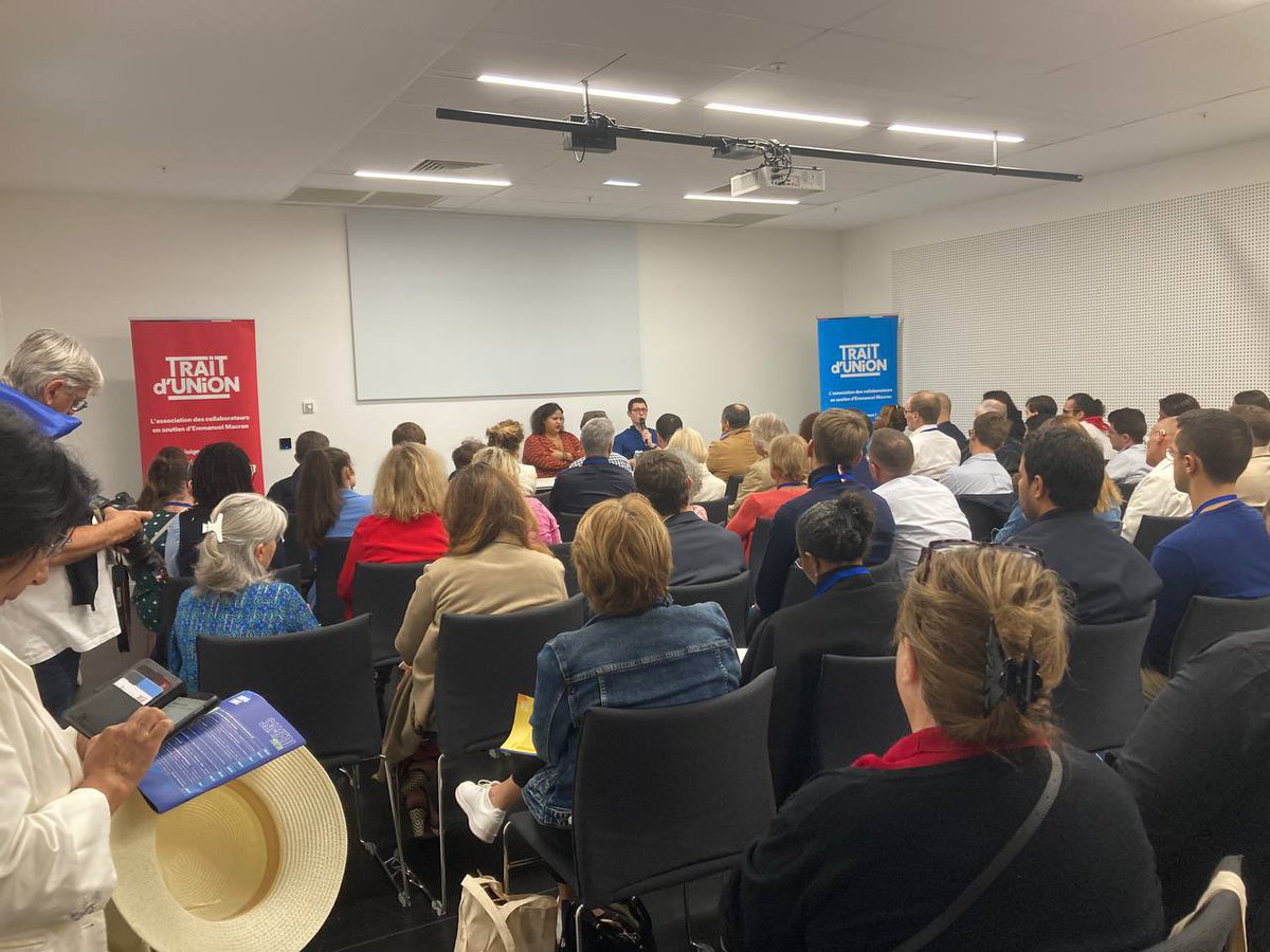 TraitUnion_ACPR's tweet photo. Lors du campus européen de Renaissance, Trait d’Union a organisé deux formations avec @CaureVincent et @RomainSimmarano. 

Adapter le rôle du collaborateur pour préparer au mieux les prochaines échéances électorales, un objectif commun. 

Merci aux présents pour les échanges ! https://t.co/Ry5HOzv2Xo
