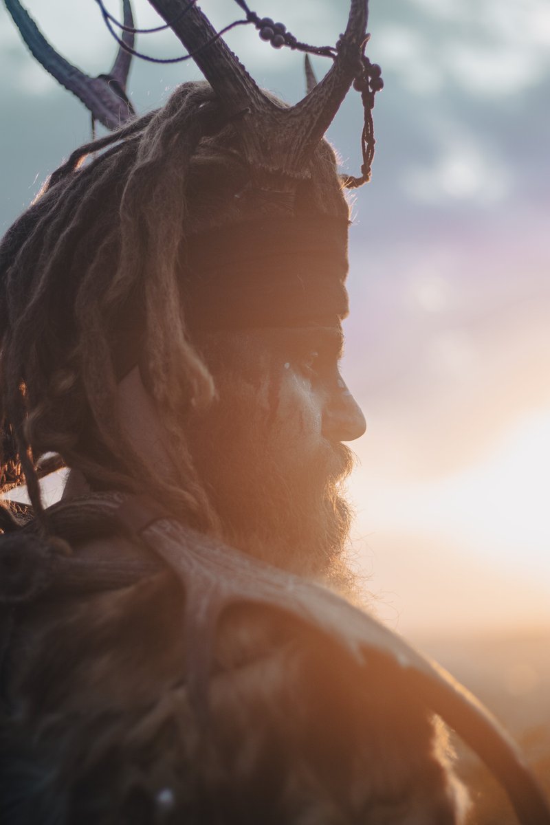 Coucou !

En ce lundi, je te montre deux images d'un air épique et mystique, réalisé dans le cadre d'une collaboration artistique avec monsieur @ProfBlackflames en personne ! ✧

Qu'en penses tu ? 

#MondayMotivation #France #photographyday