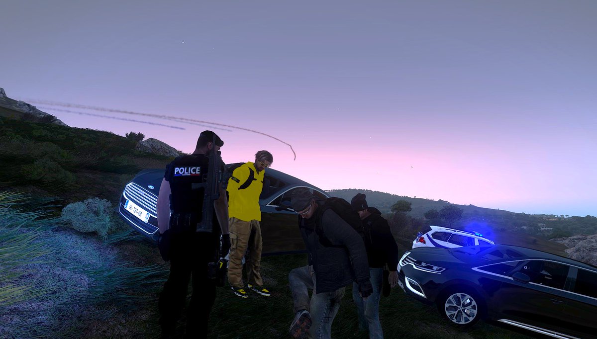 PN_A4L's tweet photo. Intervention de l'ERI et des sécurités publiques suite à un refus d'obtempérer. 
Contrôle de la BAC en compagnie d'une patrouille sur un véhicule en dehors des routes.
Perquisition de la PJ suite à la découverte d'imprimante de billets.
Patrouille BMO lors de la soirée ERI. https://t.co/8FSBc4liK9