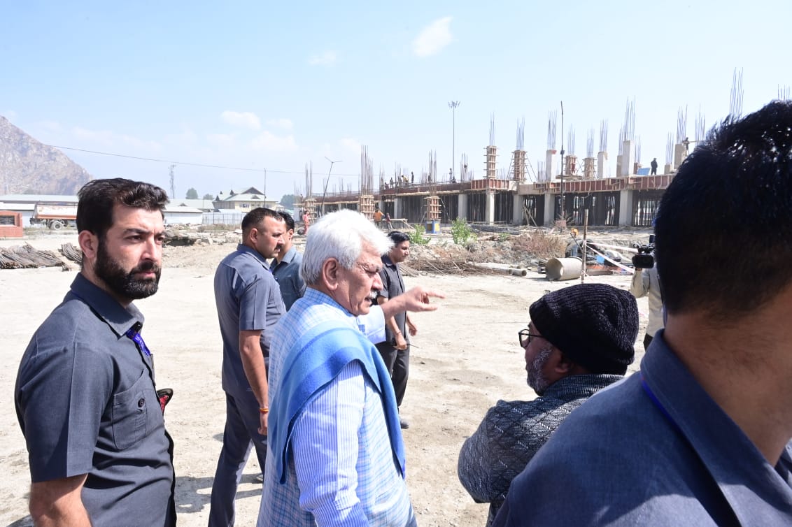 Today conducted on-site inspection and reviewed ongoing construction work of the transit accommodation for PM Package employees at Zewan and Shri Amarnathji Shrine Board's Office &amp; Yatri Niwas at Pantha Chowk, Srinagar.