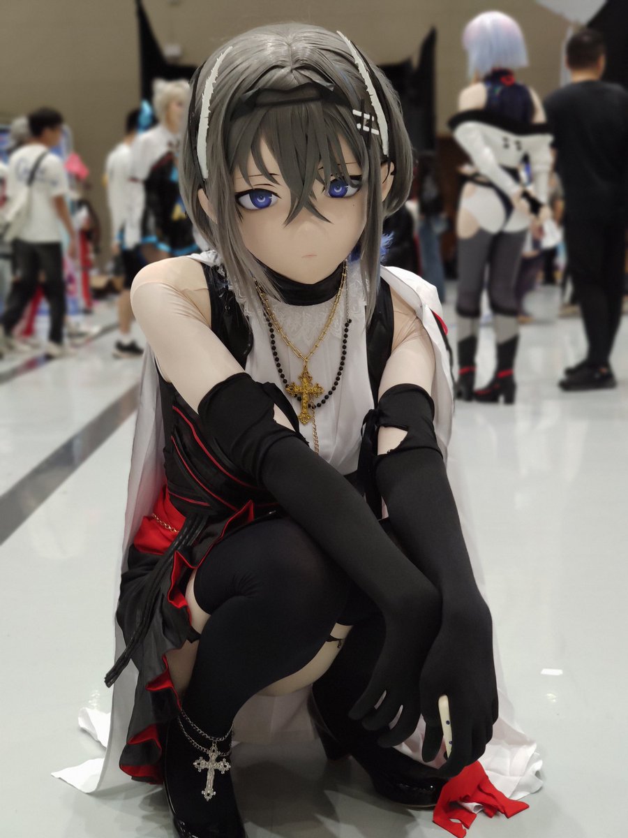 你是来拉屎的吧.jpg
(别人去展子集邮，我去展子不同姿势拉屎)
#kigurumi
#明日方舟