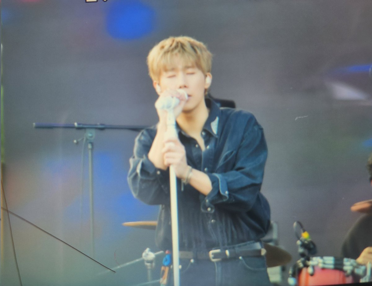 GYtreaty's tweet photo. 231009 슬라슬라 #성규
청청 + 눈감규.... 나를 죽여라 https://t.co/YabpSUfAAM