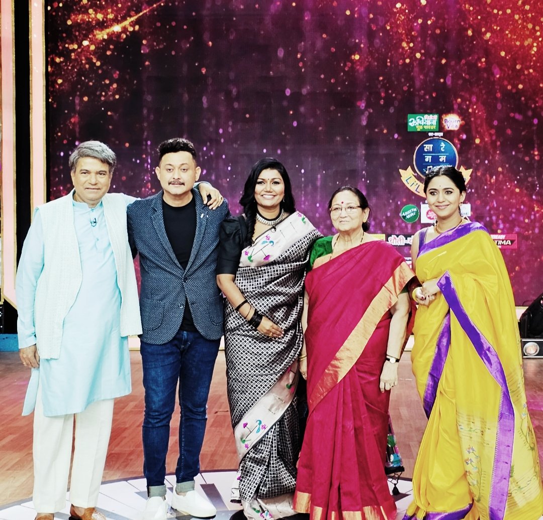 From the set of #zeemarathi #saregamapa 
With #swapniljoshi and his mother, #vaishalimade and #mrunmayeedeshpande