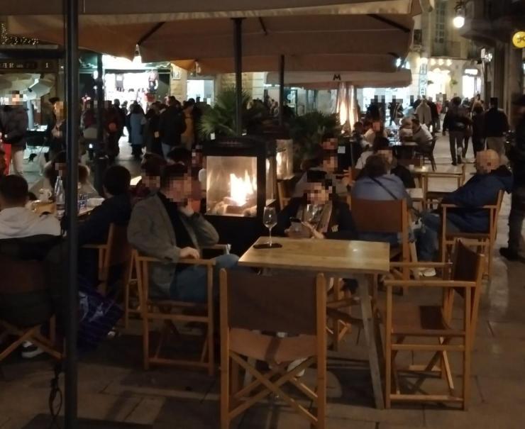 FAVBcn's tweet photo. 🔴 L’Ajuntament deixa caducar els expedients de retirada de terrasses contra 33 establiments!

❗️ Els negocis acumulaven més de cinc expedients sancionadors greus i molt greus!

Comunicat ➡️ https://t.co/uLV2FcBrLo https://t.co/lyEDgnyqWD