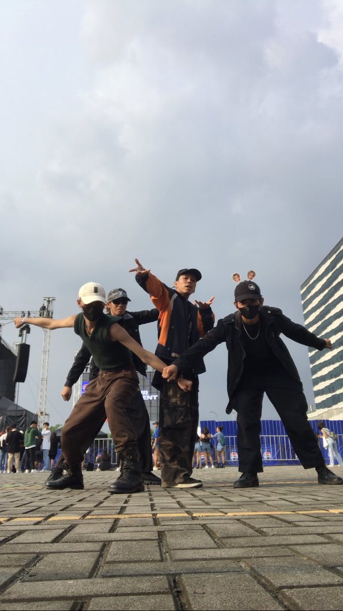zkar_official's tweet photo. We had fun attending and dancing with other artists' fans at yesterday's Pepsi Pulse 2023 event.
It was undeniably beautiful to hear OPM music from the amazing OPM artists who performed last night. OPM rise!
#ZKAR
#PepsiPulse2023
#PepsiMasMasarapMaiba https://t.co/tSIpgs0WsU