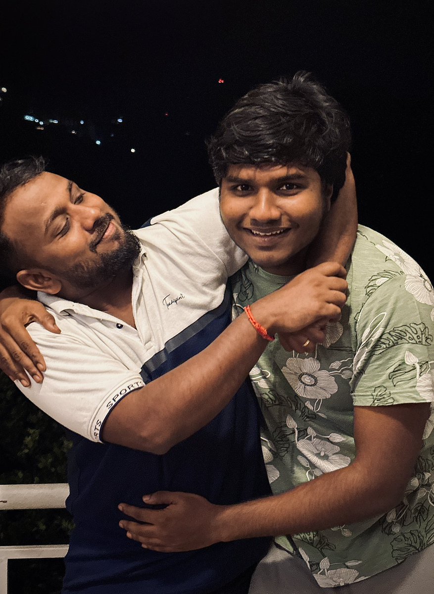 Thomson2204's tweet photo. Happiest Bday My Dr Anna😍💥 @DirKumaran !!

Thanks a lot for being there for me always..better days are coming soon🔥💯eagerly waiting for your upcoming sambavam naa..love you the most always naaa!!❤️🫂

#jada #parai #brotherforever https://t.co/zXtPFpfUB7