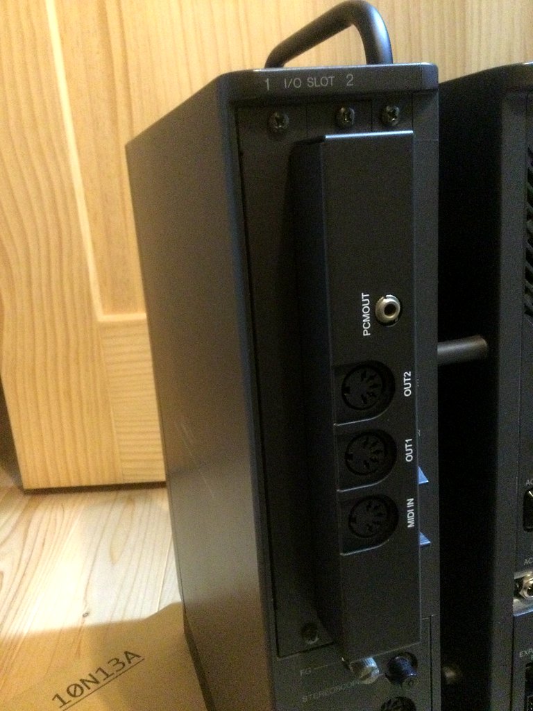 reddrag64988892's tweet photo. 昨日のMI68Kで購入した KAPPY.さん謹製のバックパネル(POLYPHON用)を愛機XVIに取り付けました。
ポリオフォン動作テストも問題無し。
うん、やっぱり、スロットはきちっと閉まっていた方が気持ち良いな~。(普段、見ることは無いけどネ)
#MI68K #POLYPHON https://t.co/9x7pHAmDbz