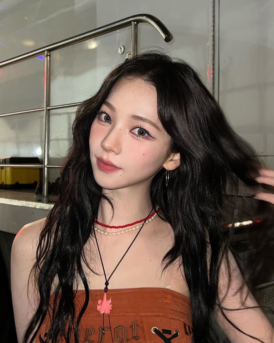 ujiminphoria's tweet photo. Mygod Karina is so fine https://t.co/rP9h6aVCvu