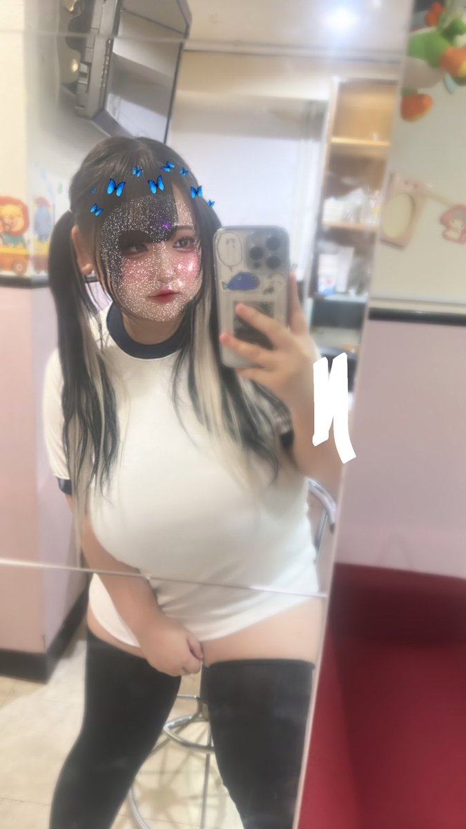 ログインしました！！
ブルマだよ〜🩲
ニーハイずっと落ちてくる🤔💭
23時まで待ってます♡ https://t.co/WSqG3YsmUg