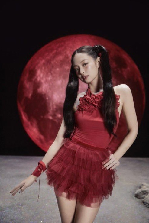 PopBase's tweet photo. ‘You &amp; Me’ by Jennie of BLACKPINK rises to a new peak of #13 on Global Spotify with 3.13 million streams. https://t.co/Nt6n1Qyd9R