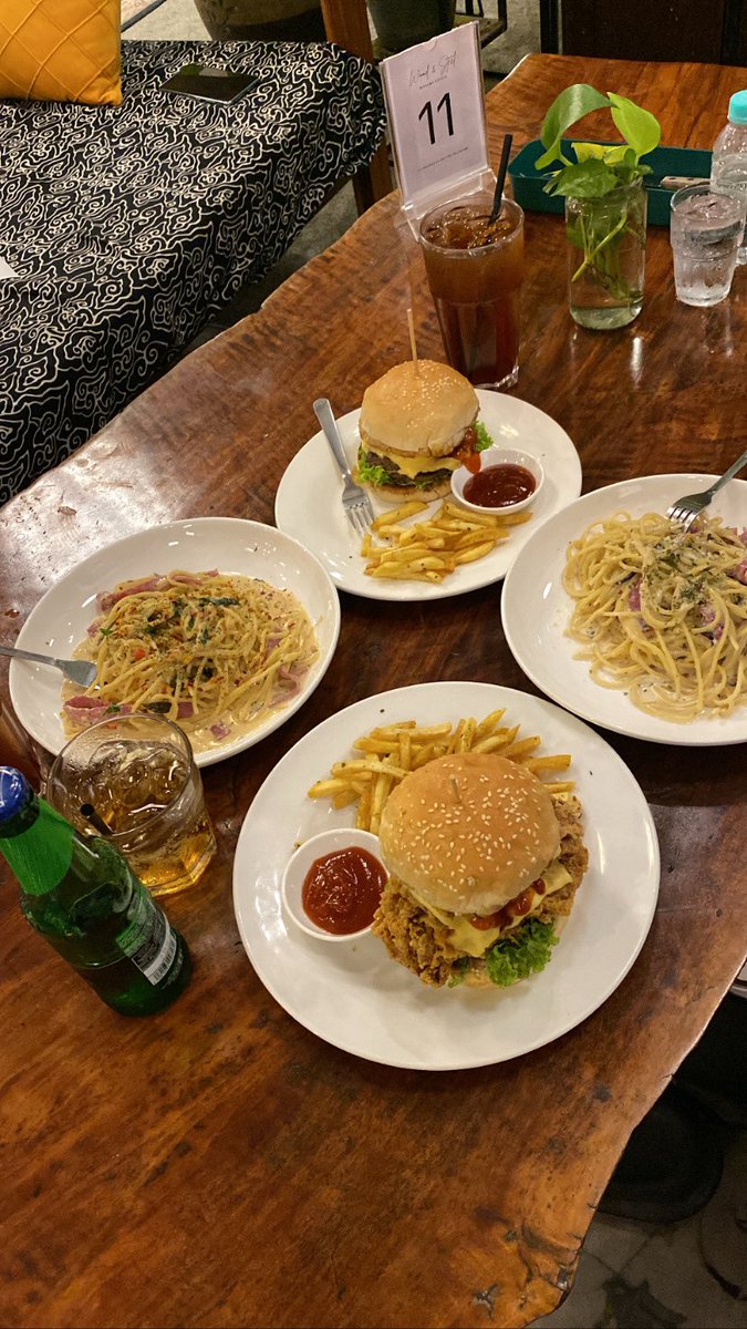 nottomad's tweet photo. AESTHETIC PLACE TO GO!!! HIGHLY RECOMMENDED!!!

📍: warunk koffie by wood &amp; steel, seksyen 17, shah alam https://t.co/UIpGhznKPH