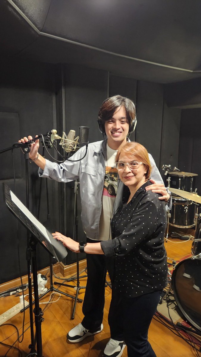 LOOK: KD ESTRADA WORKS WITH JAMIE RIVERA!  

Singer Actor KD Estrada is working with the OPM veteran Jamie Rivera for a new song under Inspire Music.

#KDEstrada @kdestrada_ | #JamieRivera @JamieRivera829 | #InspireMusic