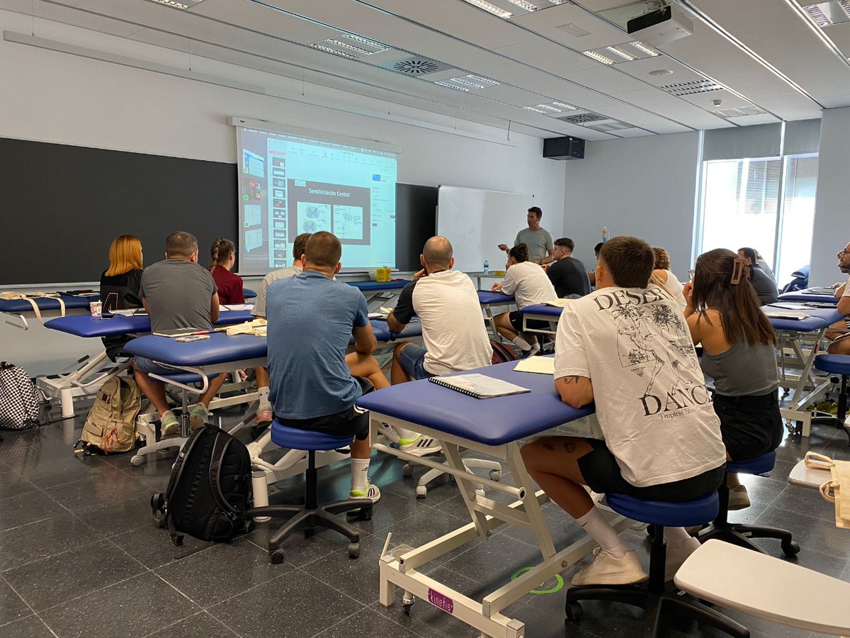 El pasado viernes se iniciaron los seminarios presenciales del curso sobre el diagnóstico del síndrome del #dolormiofascial💆 y su tratamiento, con técnicas de #fisioterapia conservadora y #punciónseca en <a href="/TecnoCampus/">TecnoCampus</a>📍

🤓 <a href="/_MikiMartinez/">Miki Martínez</a>
🤝 <a href="/TravellySimons/">Travell y Simons</a>