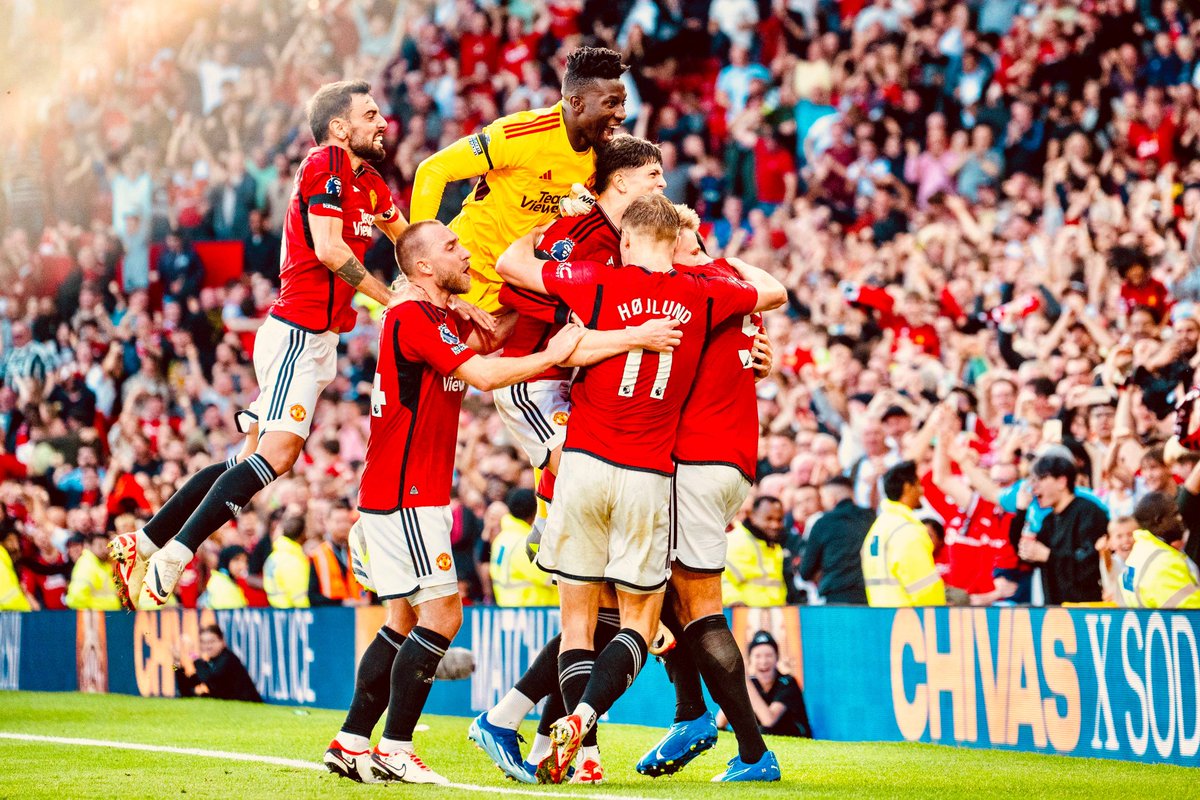 hugoknowball's tweet photo. I'm creating a massive Man United WhatsApp group for deeper interactions with everyone. Follow me, retweet and reply for me to dm you the link. https://t.co/zcW7w3YXxz