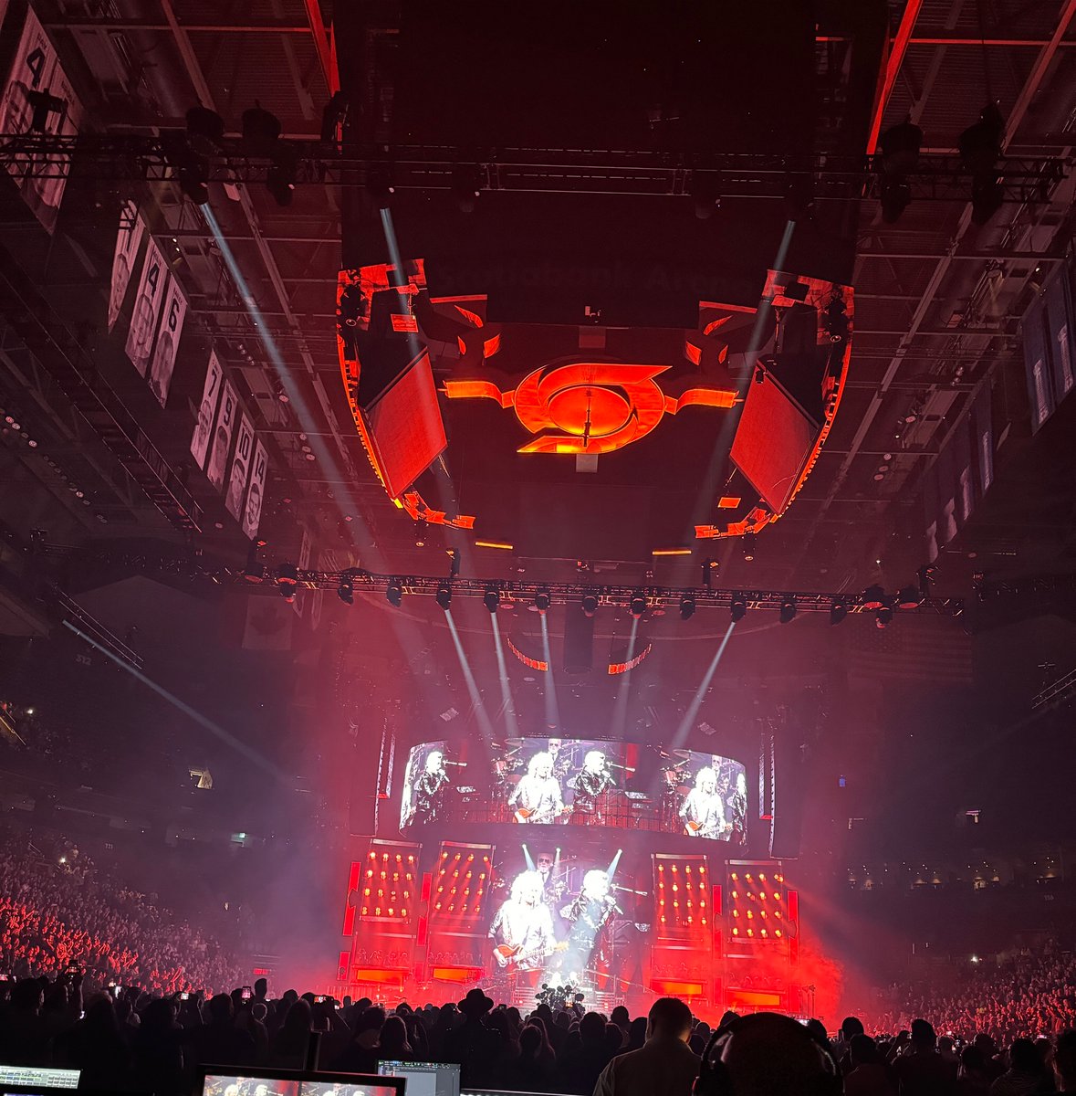 QueenWillRock's tweet photo. Thank you Toronto! 🇨🇦

📸 Credit: Em Donoghue
#RhapsodyTour https://t.co/MpqEARUu9f