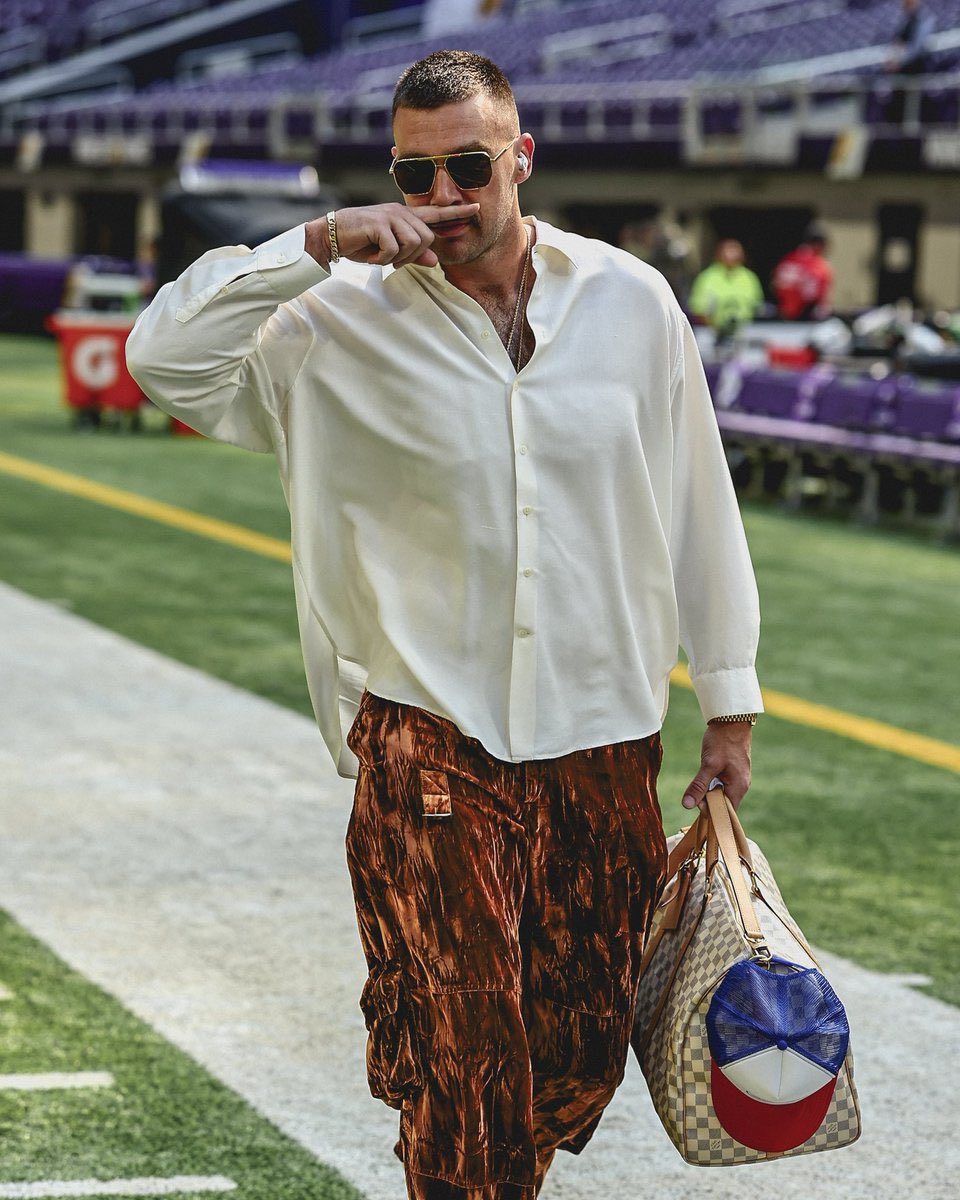 UpscaleHype on X: Travis Kelce in collina strada pants, while