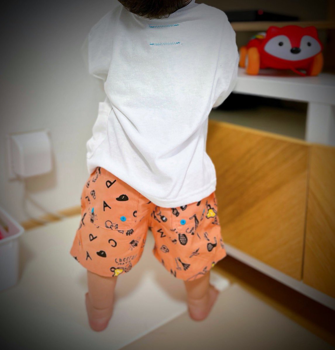 aka_22's tweet photo. サラサラと手触りのいい速乾Tシャツ×ビール柄のハーフパンツ。
@HitohisaI さんデザイン、ビールとファミリーキャンプがテーマのウエア90サイズをようやく解禁!
さすがアウトドアブランド、タフで機能的だから、歩きはじめた娘もガシガシ使えそうだー🏃♂️
#JRDbyJARLD
#ISOBREWING
#FOKIDs https://t.co/xydBVSQJ2w