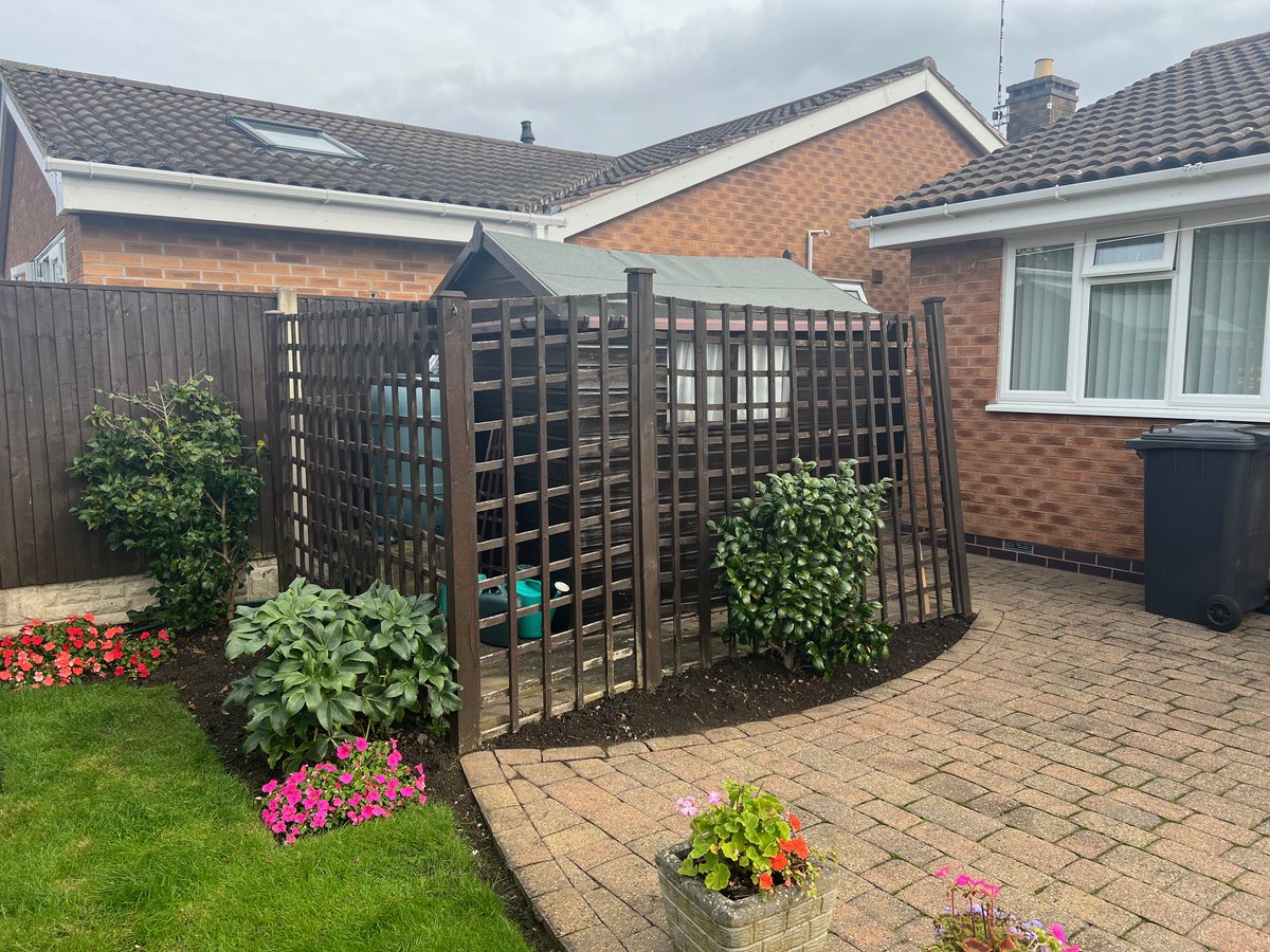 lefencing's tweet photo. 5'6" high fence to keep the shed area tidy, fitted in Toton. #longeatonfencing #sawleyfencing #gates #gardengates #matchboardgates #concreteposts #concretegravelboards #fencingmanufacturers #fencingsuppliers #lefs #toton #totonfencing https://t.co/ZyTJXPrC8m